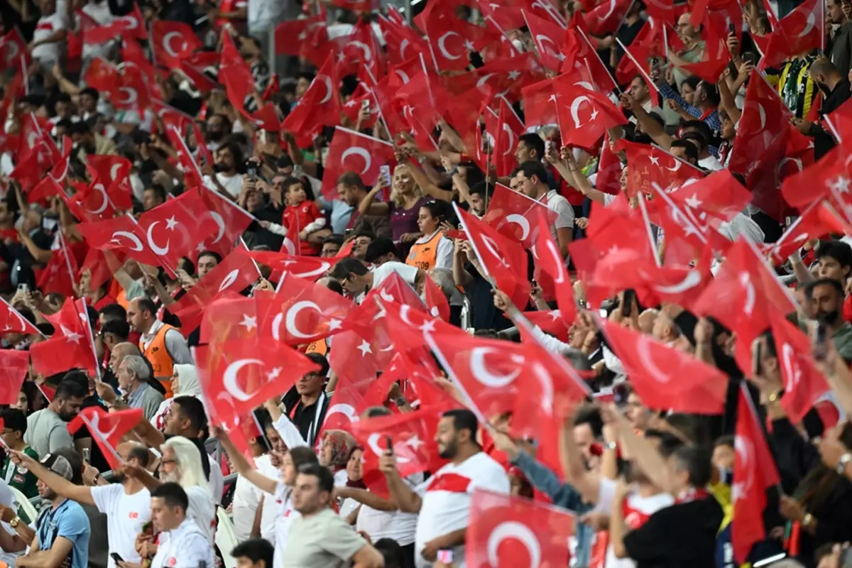 Futbolseverlere müjde! Ümit Milli Futbol Takımı\'nın Hırvatistan maçı ücretsiz