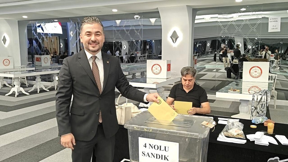 Uğur Nuri Akın, Kayseri Eczacı Odası Başkanlığı\'na Yeniden Seçildi