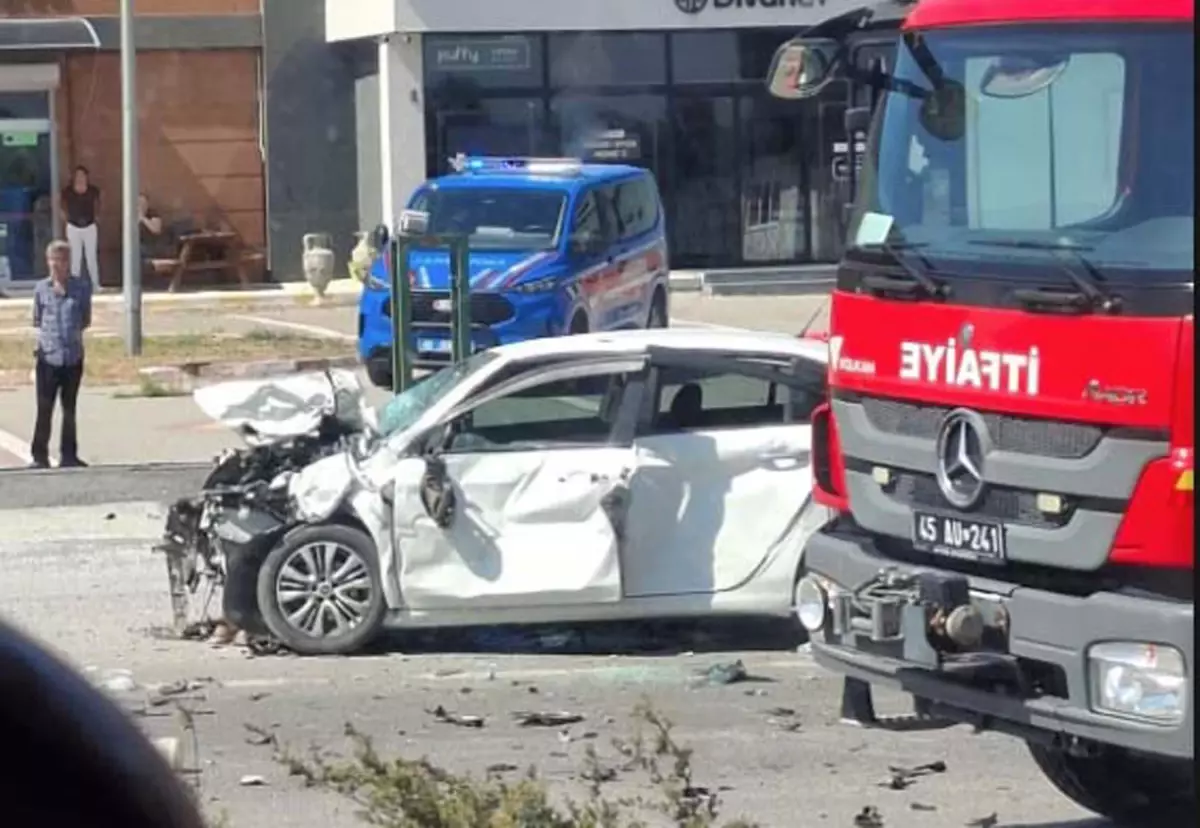 Manisa\'da Feci Kaza: 1 Ölü, 3 Yaralı