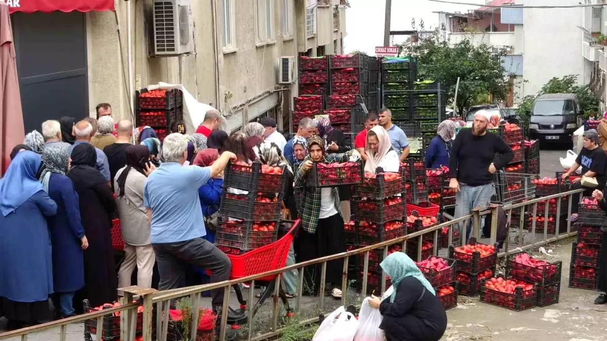 Trabzon\'da Market Açılışında İzdiham