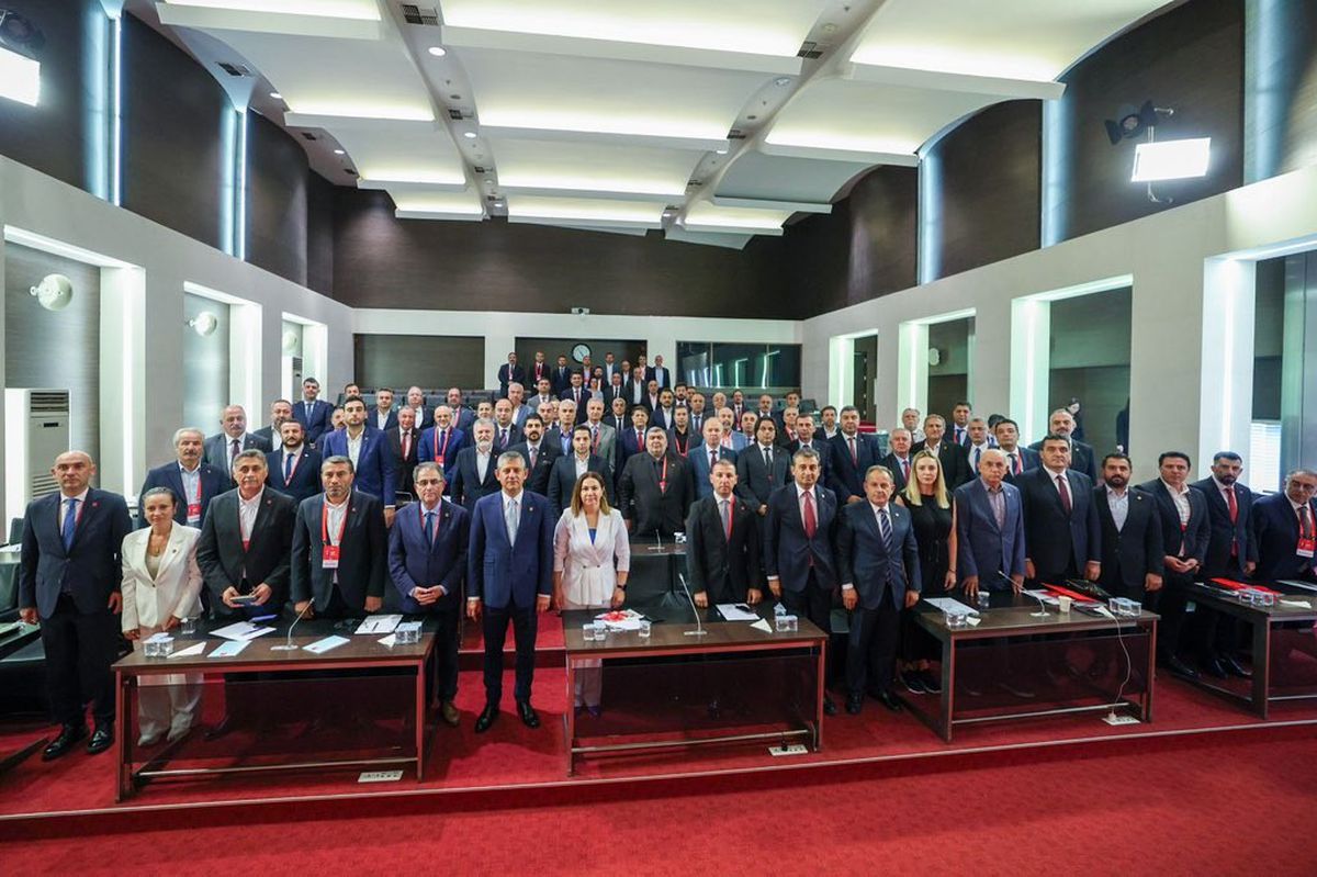 Özgür Özel\'den İl Başkanları Toplantısı