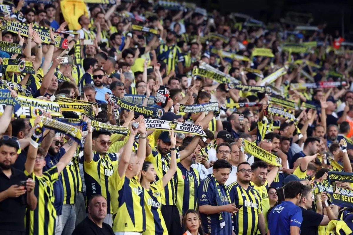 Resmi açıklama geldi! Fenerbahçe\'nin yıldızı ezeli rakibe gitti