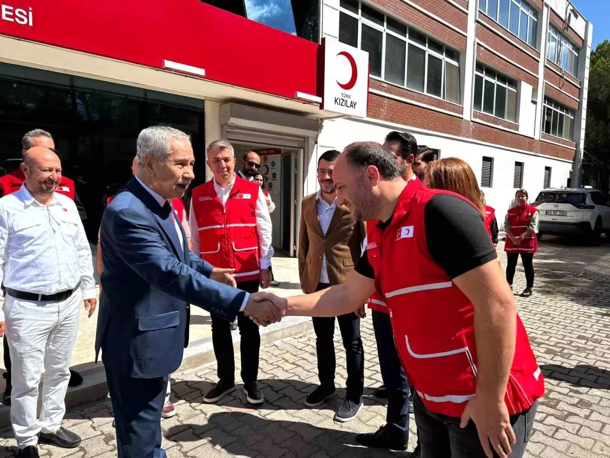 Arınç Kızılay Manisa\'yı Ziyaret Etti
