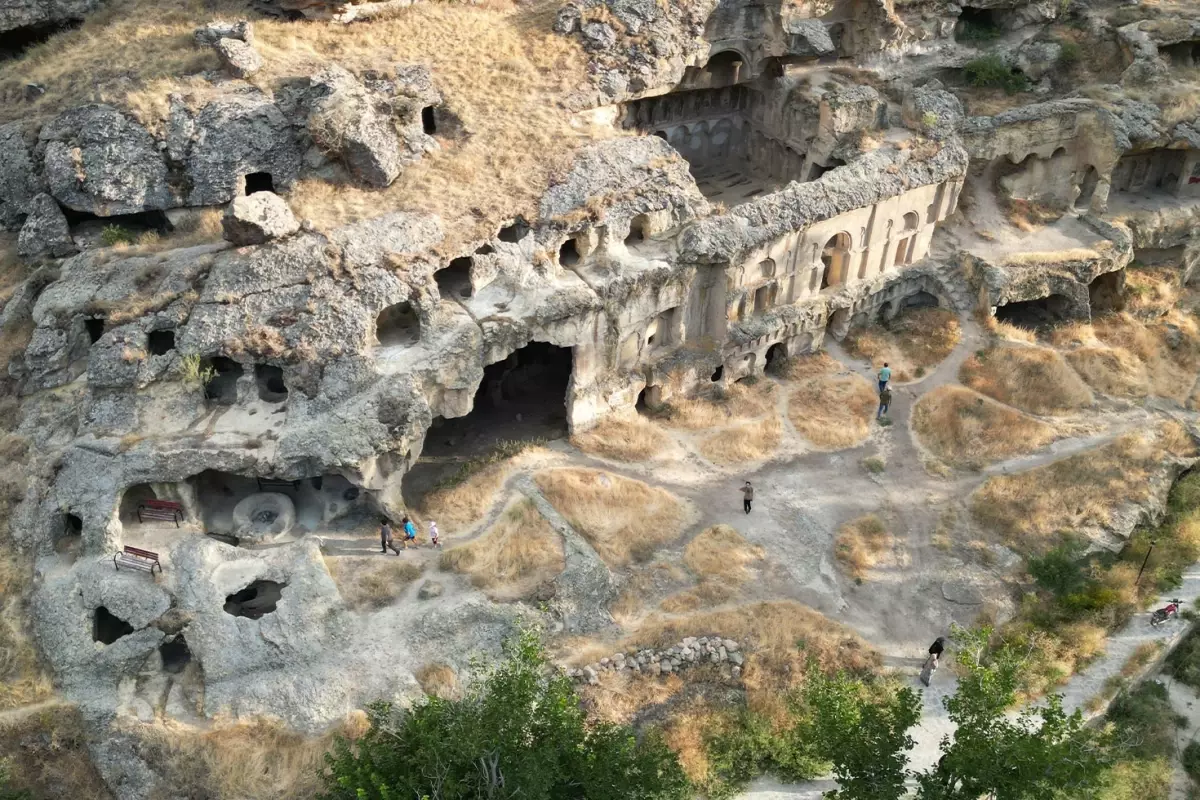 Türkiye\'de tek ve 800 yıldır ayakta: Üstü cami, altı kilise 