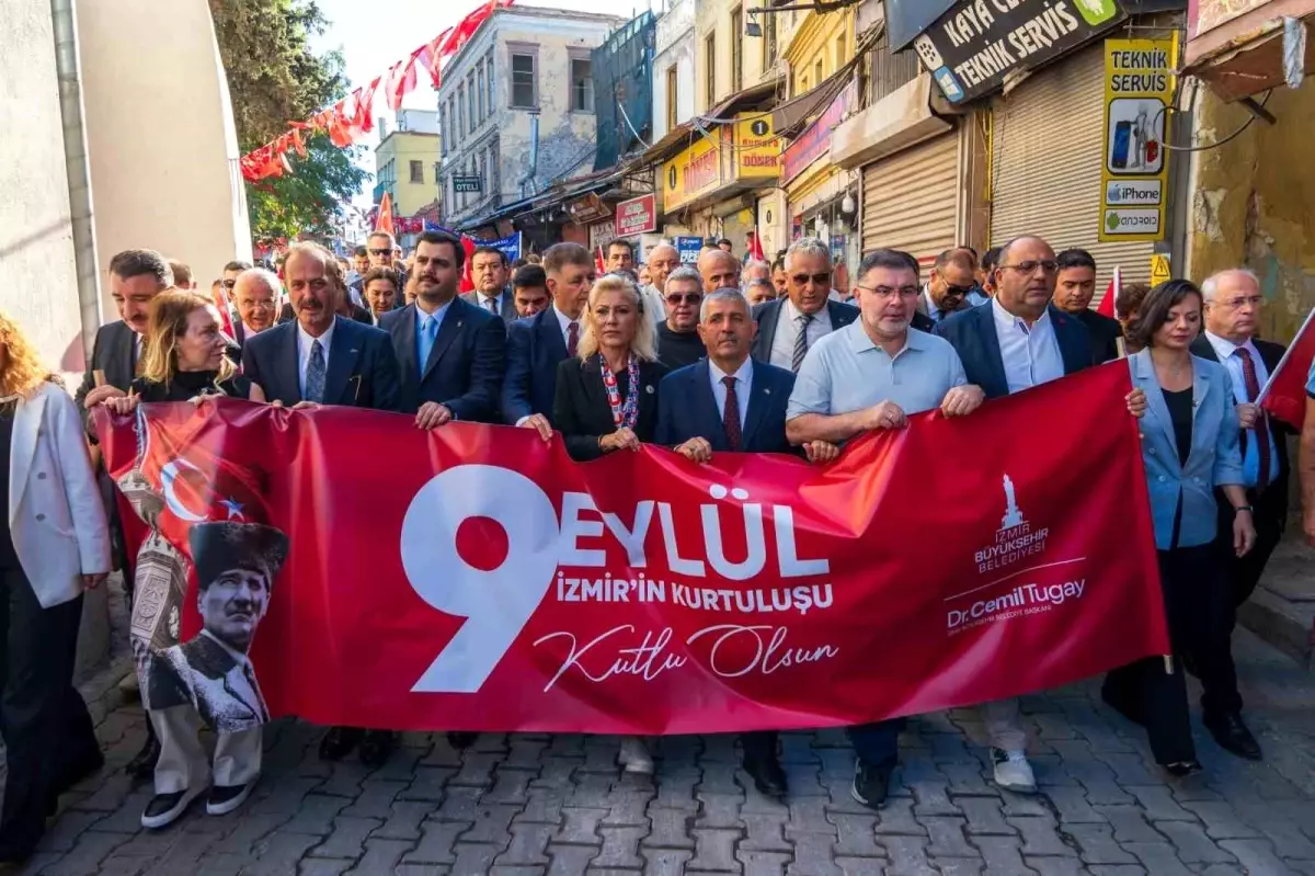 İzmir\'in Kurtuluşunun 103. Yıl Dönümü Coşkuyla Kutlandı