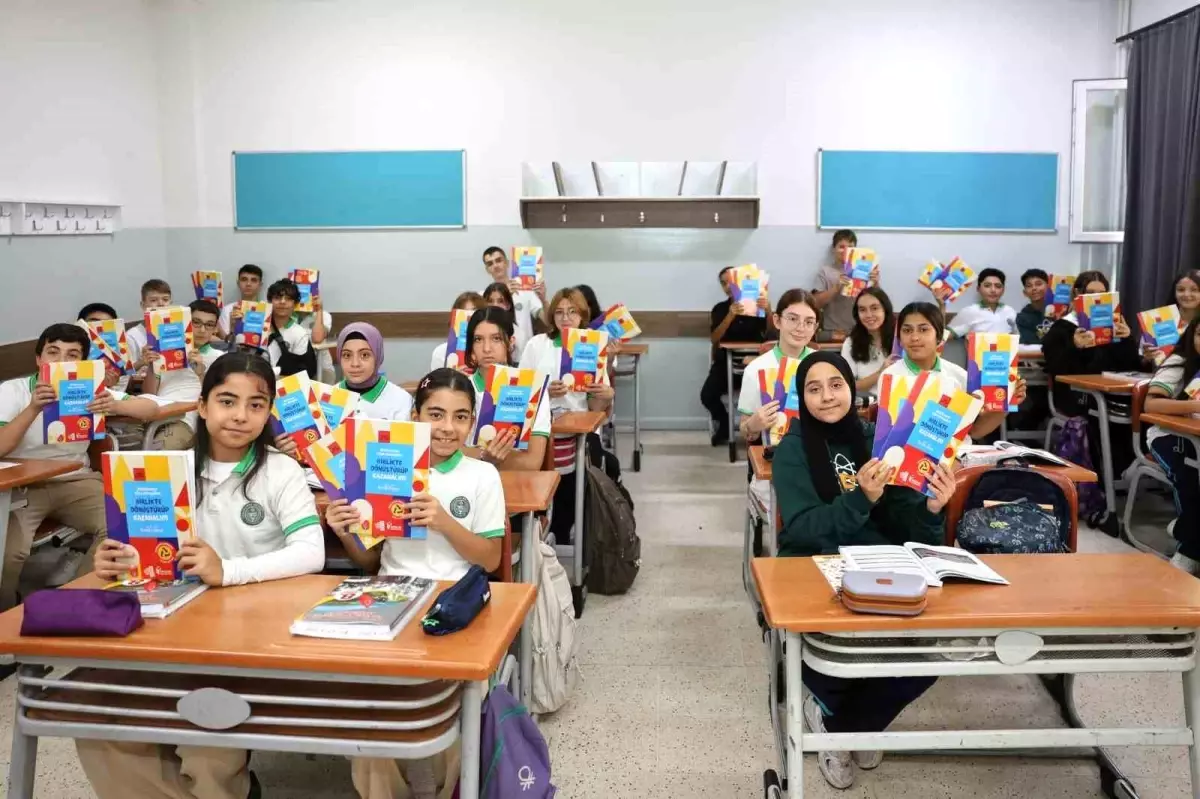 Esenler Belediyesi Geri Dönüşümle Öğrencilere 8 Milyon Defter Dağıttı