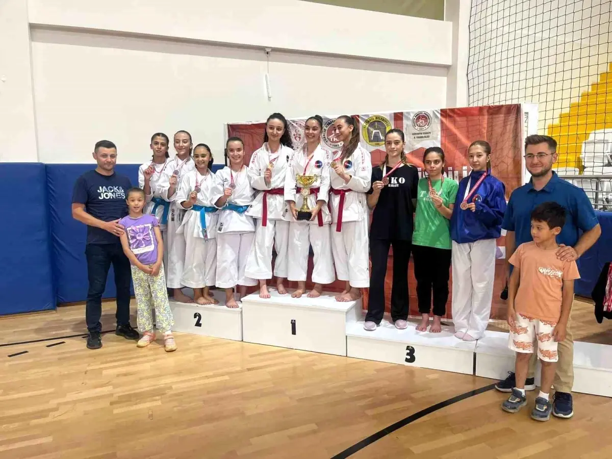 Kütahya Karate Ligi Tavşanlı\'da Başladı