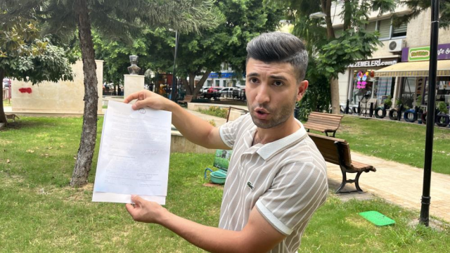 Sadık Şaşmaz: Eşini Karşılamak İçin Yaptığı Sürpriz Sebebiyle İşten Çıkarıldı Sadık Şaşmaz: Eşini Karşılamak İçin Yaptığı Sürpriz Sebebiyle İşten Çıkarıldı