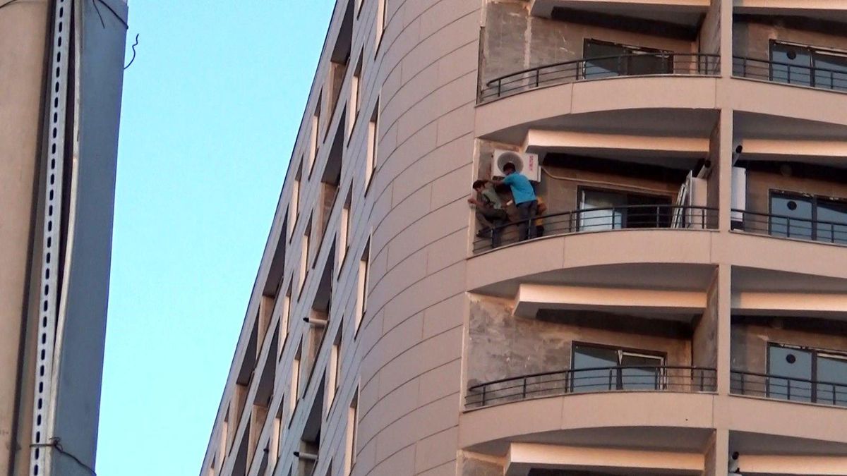 Şanlıurfa\'da Tehlikeli Balkon Sahnesi