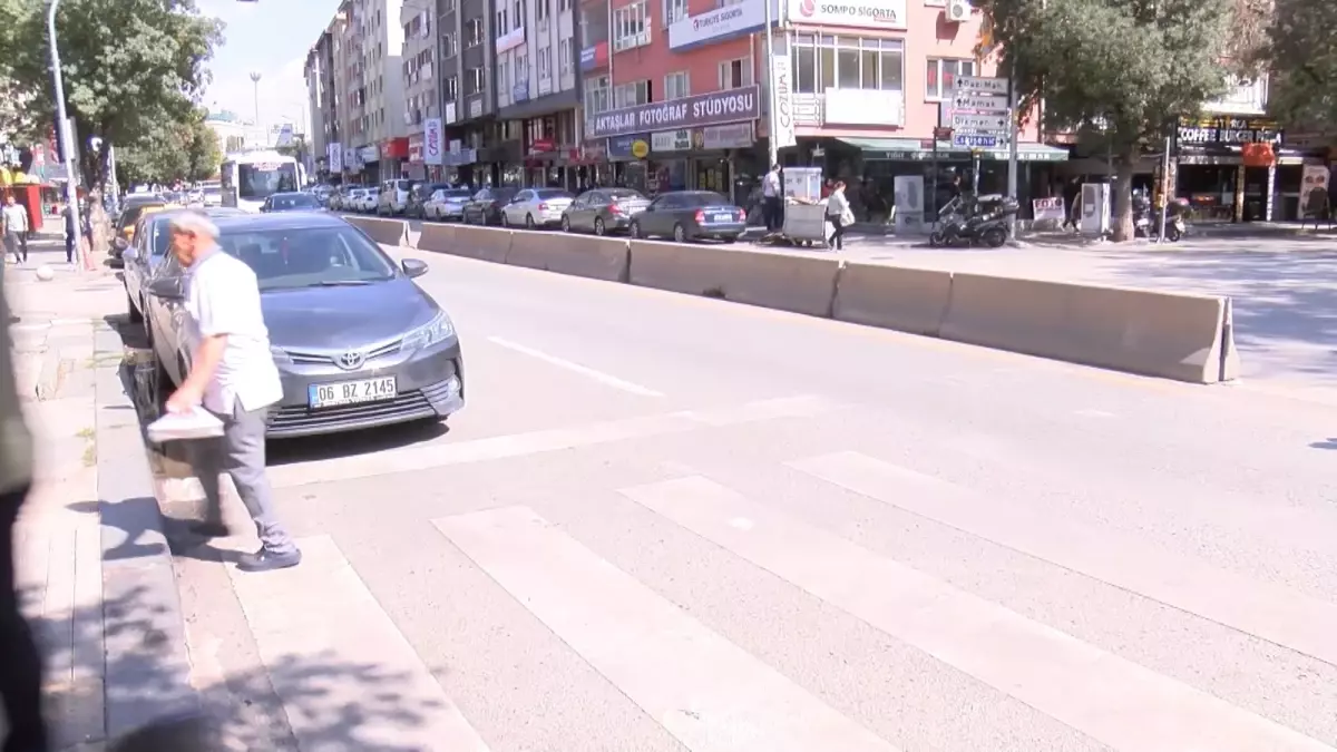 Tartıştığı kadına yumruk atıp kaçtı