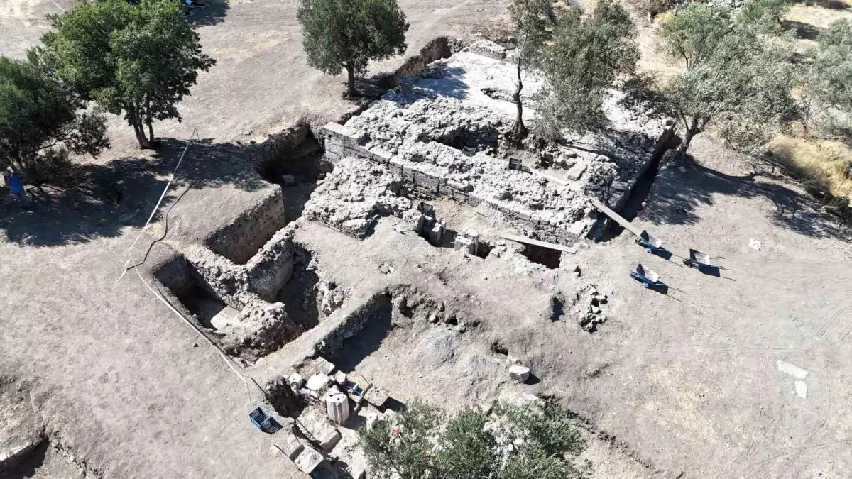 Çanakkale\'de heyecanlandıran keşif! 1700 yıllık yerden ısıtma sistemi bulundu