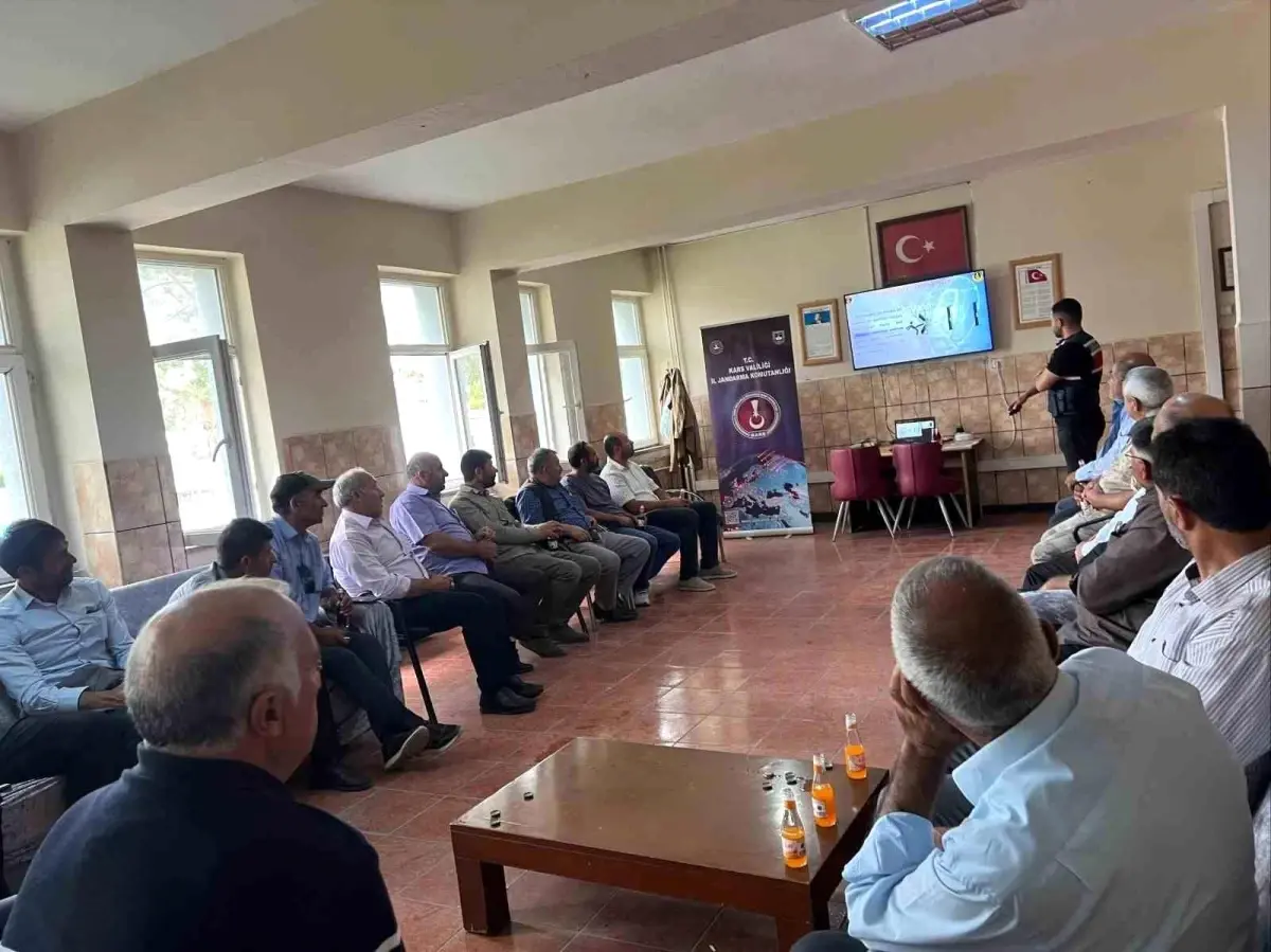 Akyaka\'da Jandarma Siber Dolandırıcılığa Dikkat Çekti