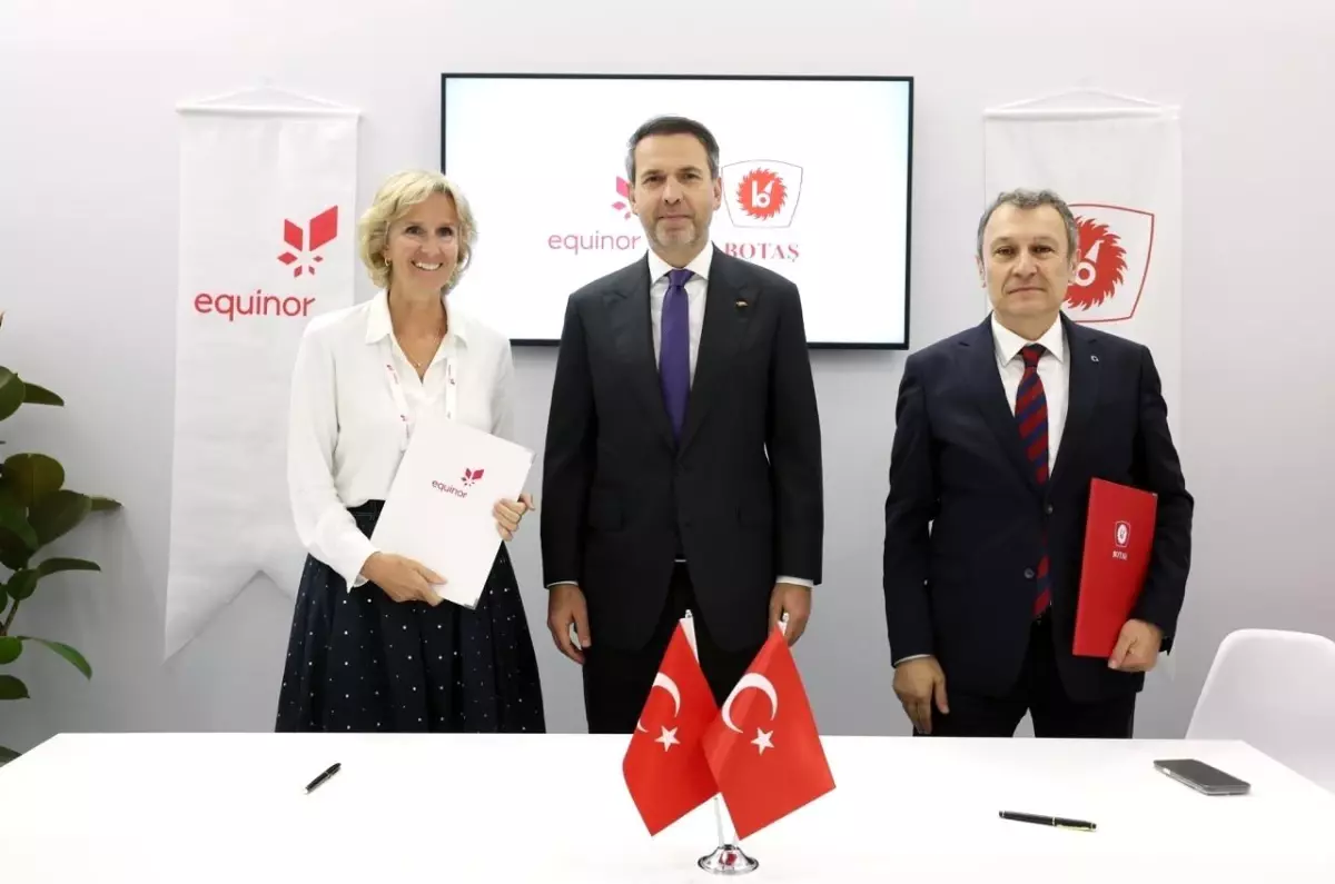 Bakan Bayraktar, Milano\'da BOTAŞ\'ın imzaladığı anlaşmalara refakat etti