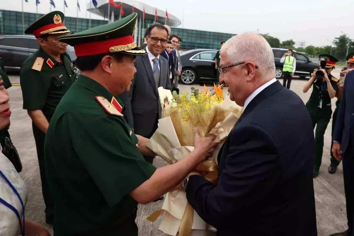 Bakan Güler, Vietnam\'a Resmi Ziyarette Bulundu