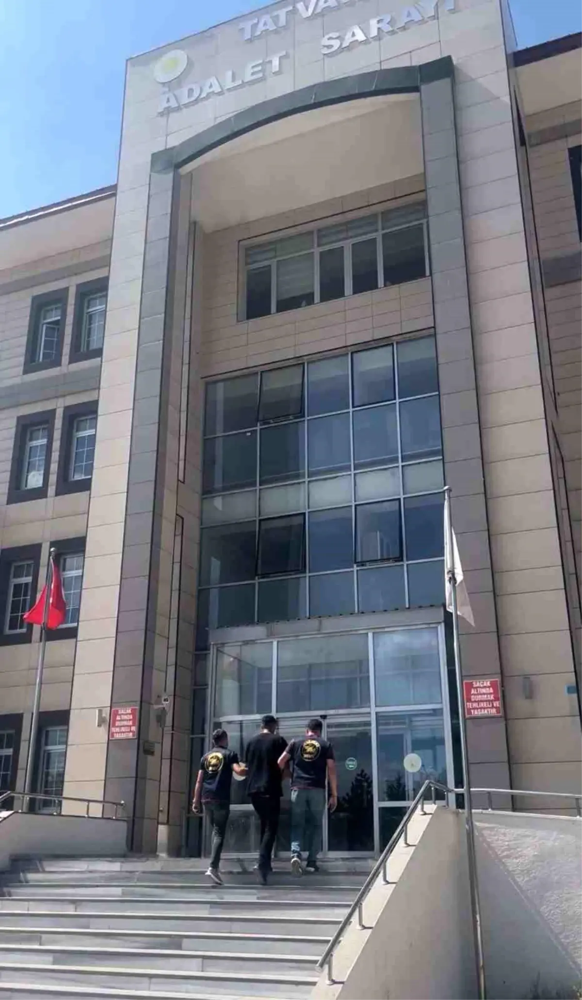 Sahte Kimlikle Yakalandı
