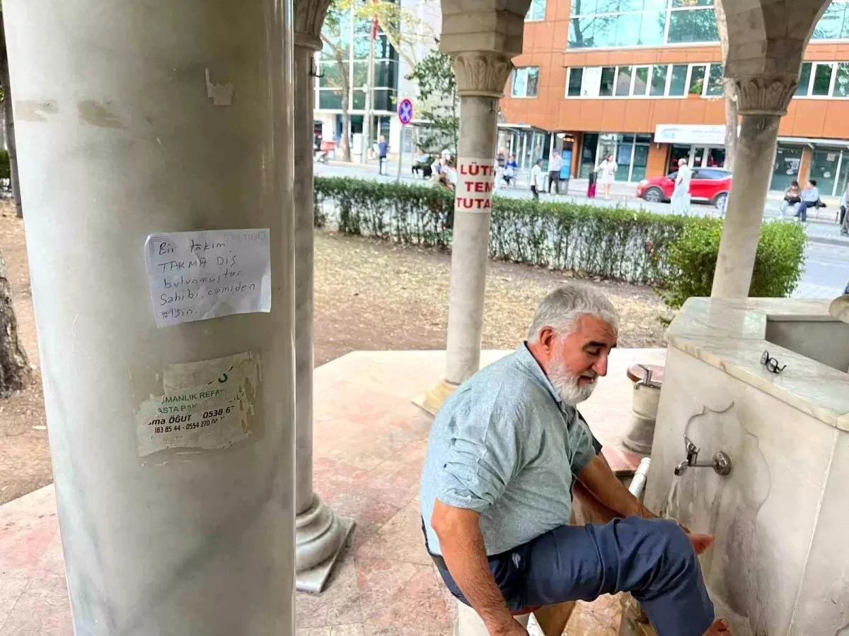 Takma dişlerini camide unuttu, cemaat şaşkına döndü