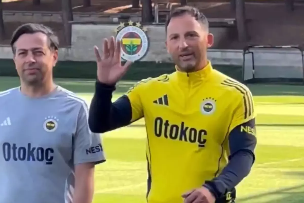 Fenerbahçe\'nin yeni hocası Tedesco\'dan ilk antrenman öncesi Türkçe mesaj 