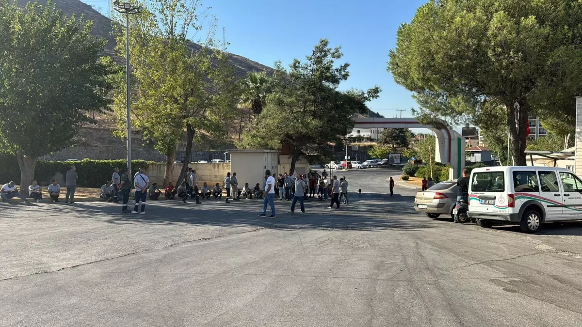 Karşıyaka\'da İşçiler İş Bıraktı