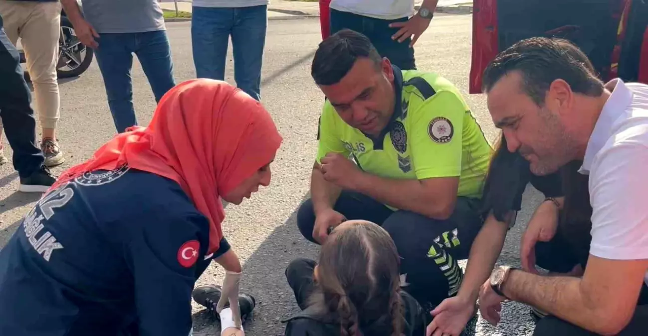 Çorlu\'da Motosiklet ve Otomobil Çarpıştı: 2 Yaralı