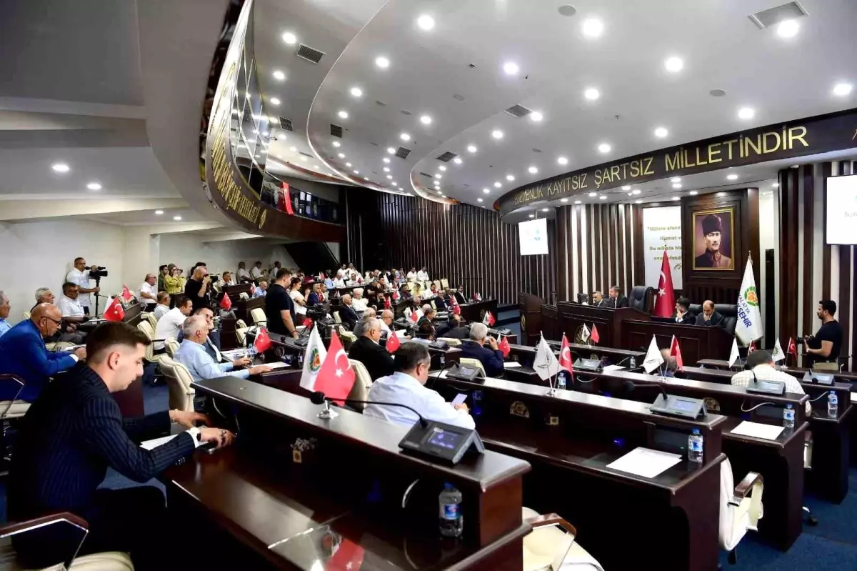 Malatya Belediyesi\'nden öğrencilere 1 aylık ücretsiz abonman ve destek çantası