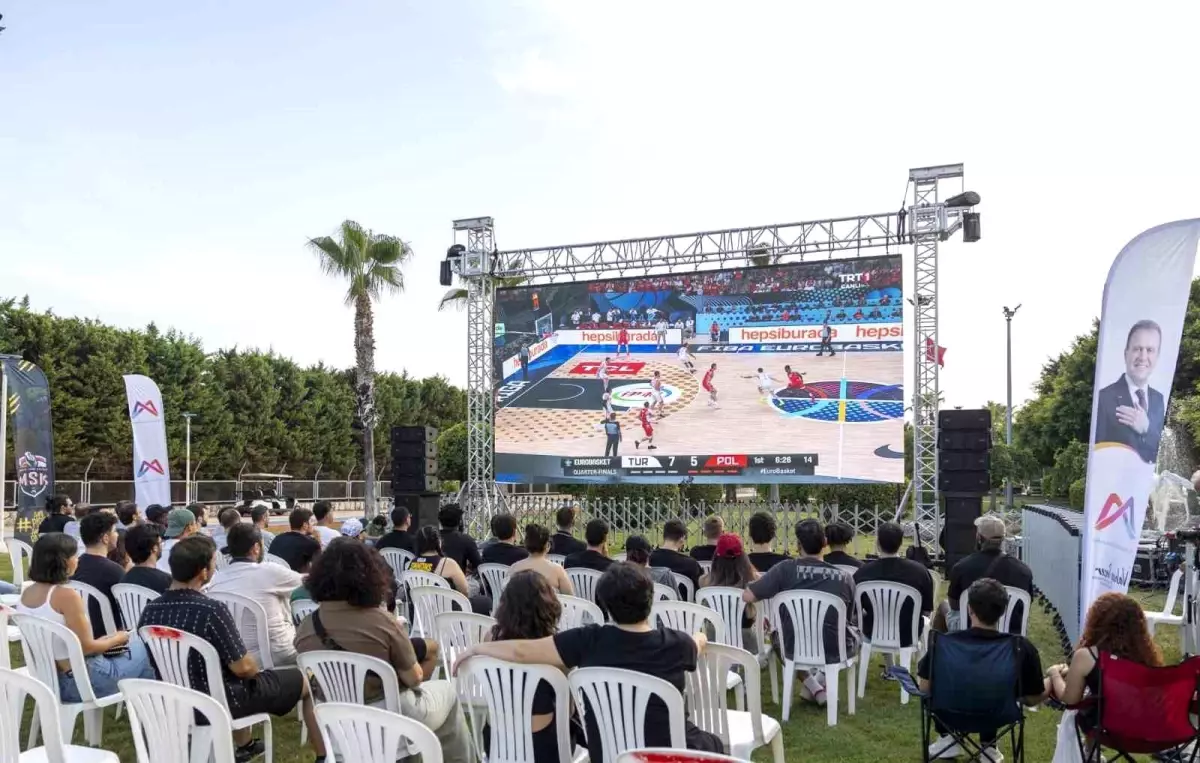 Mersin\'de EuroBasket 2025 Çeyrek Final Maçı Coşkuyla İzlendi