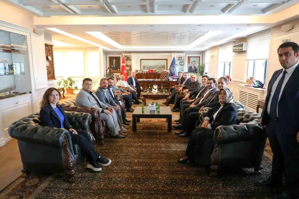 AK Parti Milletvekili Mevlüt Kurt, Melikgazi Belediyesi’ni Ziyaret Etti