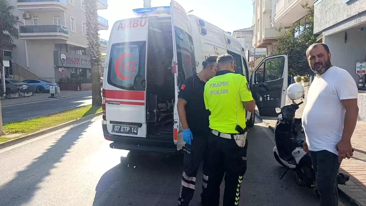 Antalya\'da Kırmızı Işıkta Kaza: 1 Yaralı