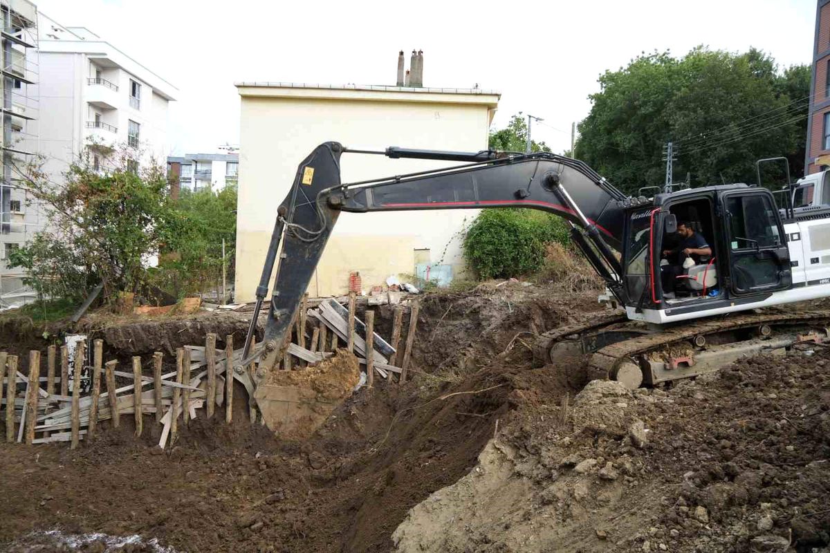 Samsun\'da İnşaat Kazısı Can ve Mal Güvenliğini Tehdit Ediyor