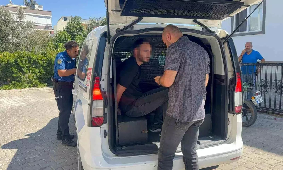 Antalya\'da Kaldırımda Silahlı Saldırı