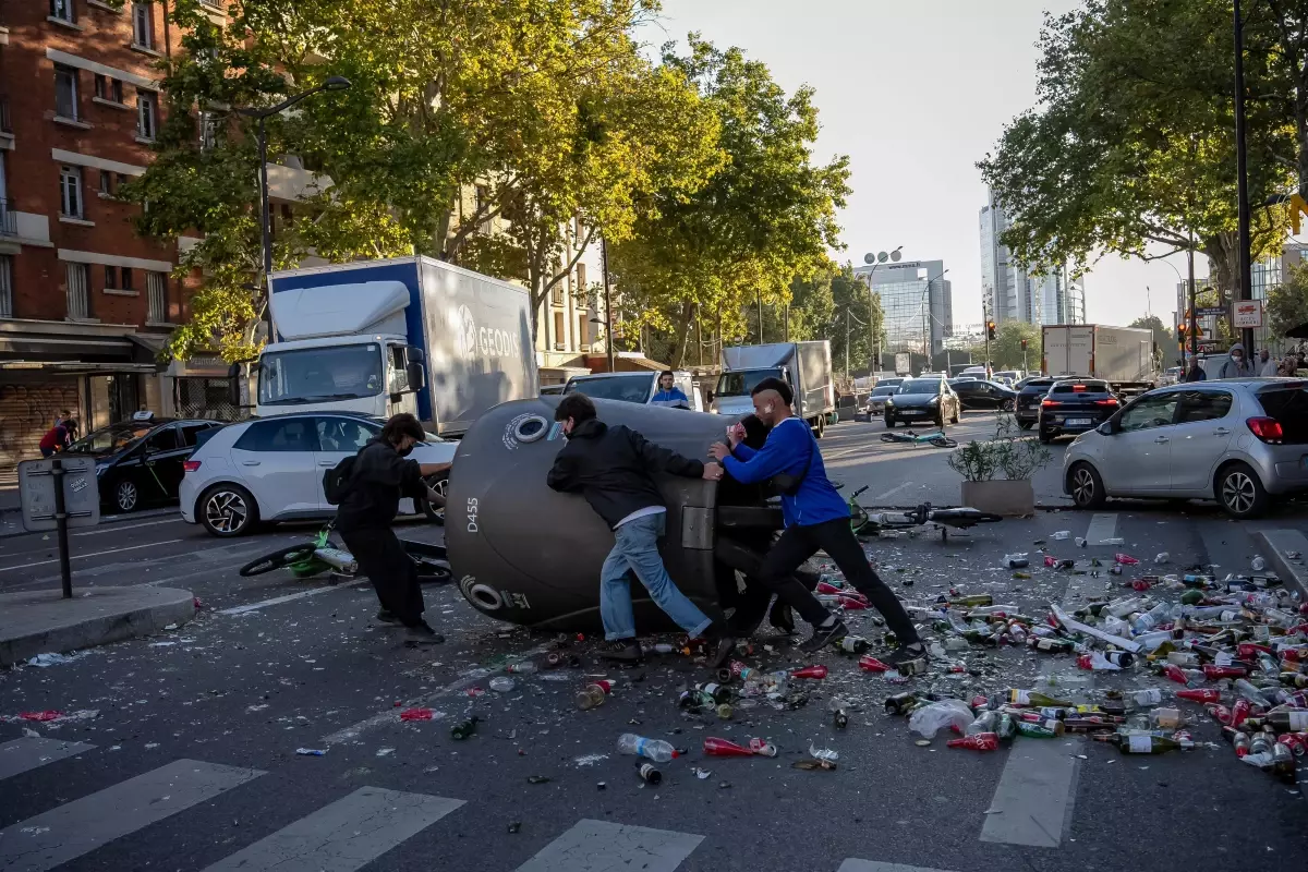 Paris\'te Hükümet Karşıtı Protestolar