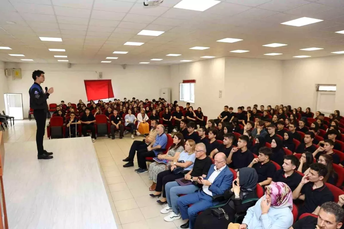 Tuva Cihangir Atasever, Karabük\'te Öğrencilerle Buluştu