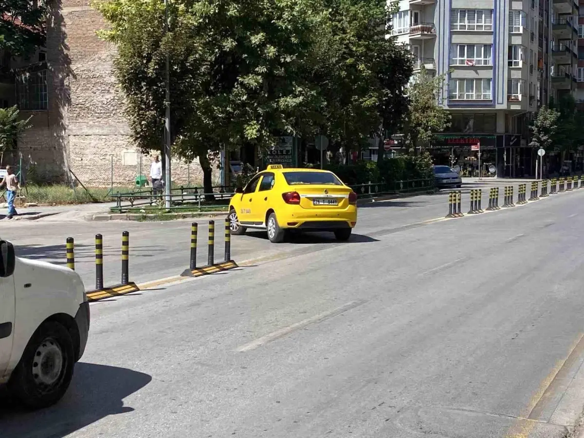 Eskişehir\'de Trafik Ceza Tartışması: Uyarı Levhası Olmadan Cezalar Kesiliyor