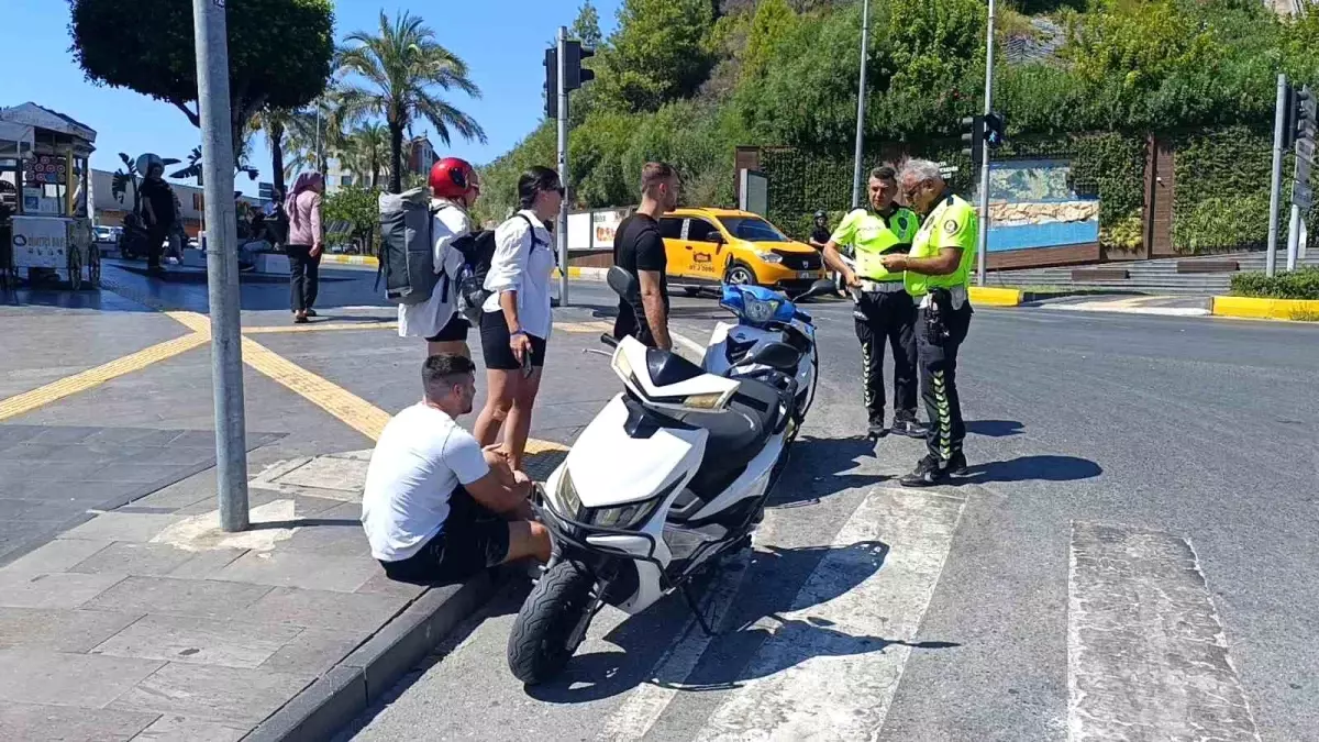 Antalya\'da Avusturyalı Turistin Motosiklet Kazası