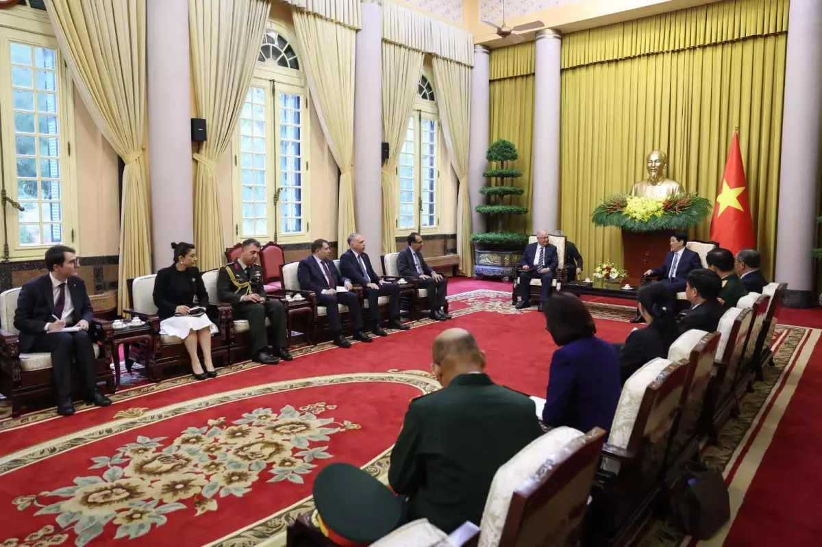 Bakan Yaşar Güler, Vietnam Cumhurbaşkanı Luong Cuong ile Görüştü