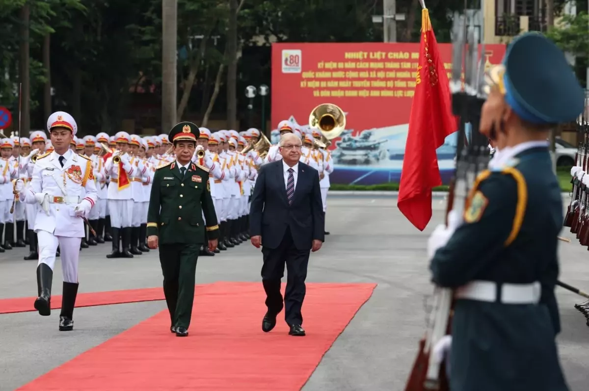 Bakan Güler, Vietnam\'da Karşılandı