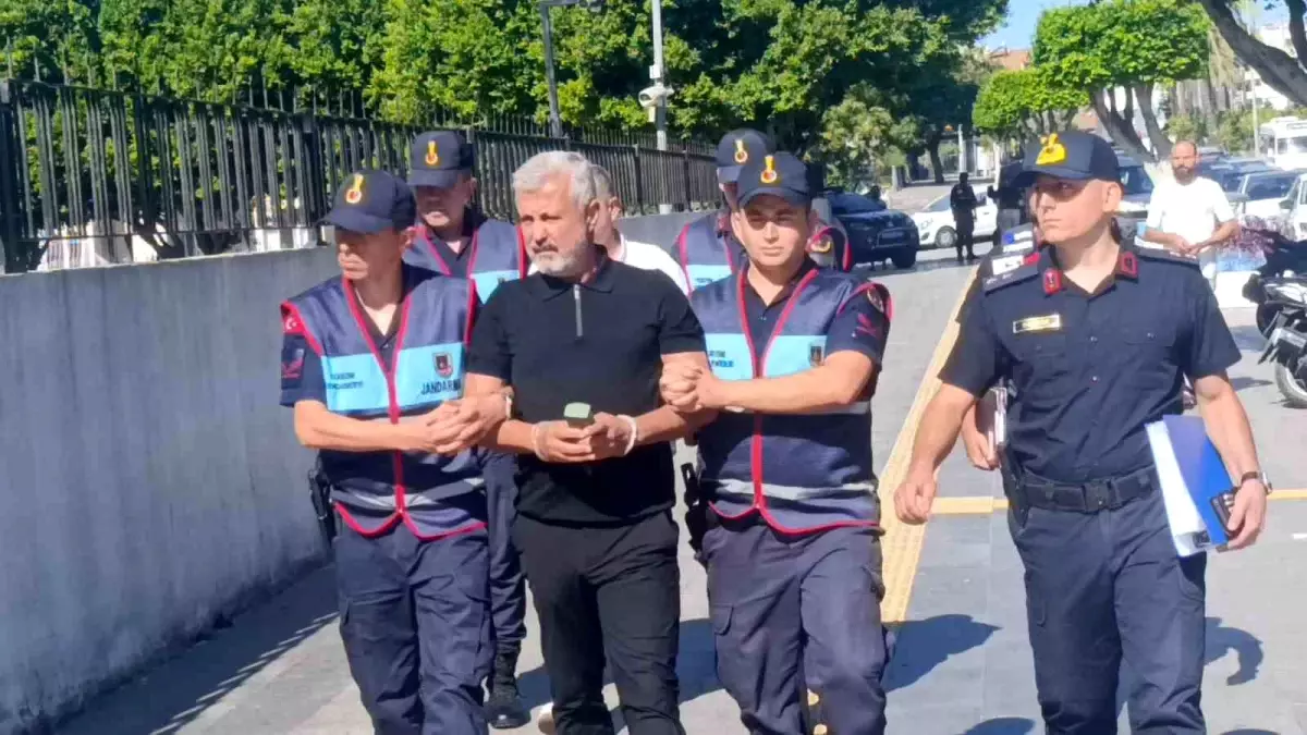 Manavgat\'ta Eski Belediye Başkanı Şükrü Sözen Yolsuzluk Soruşturmasında Gözaltına Alındı