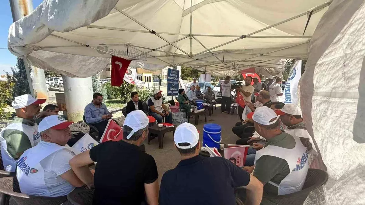 Diyarbakır\'da İşçiler İçin Eylem: Hizmet-İş Sendika Temsilcileri Açıklama Yaptı