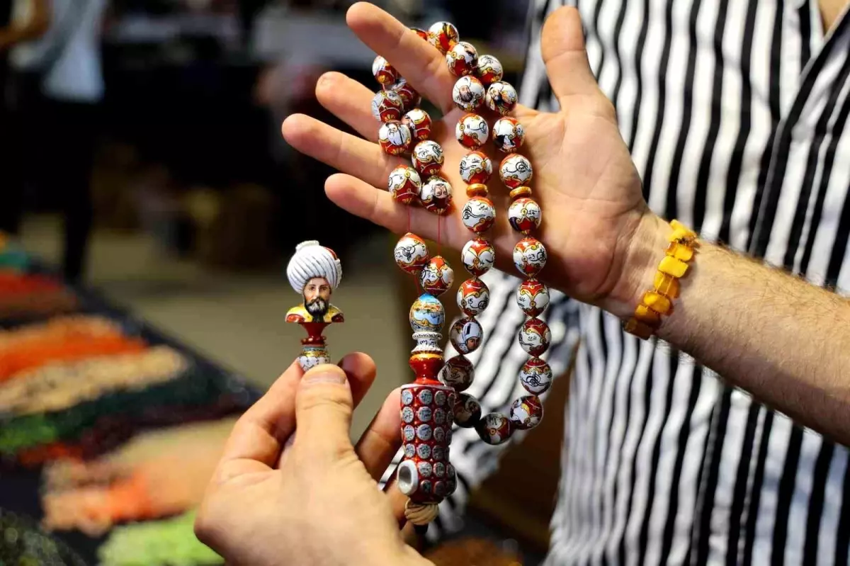 Padişah portreli tespihler görücüye çıktı