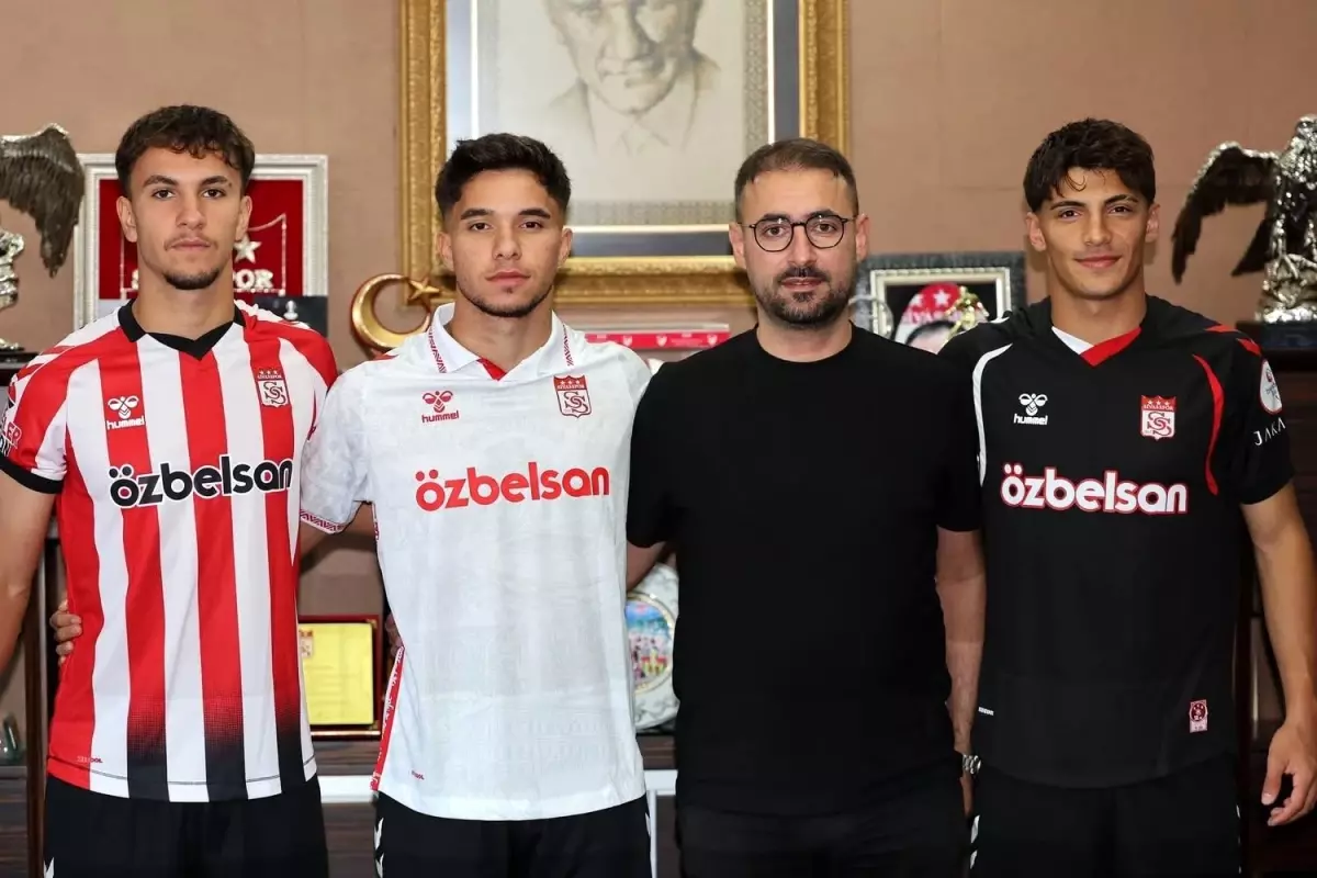 Sivasspor\'dan Gençlere Profesyonel Sözleşme
