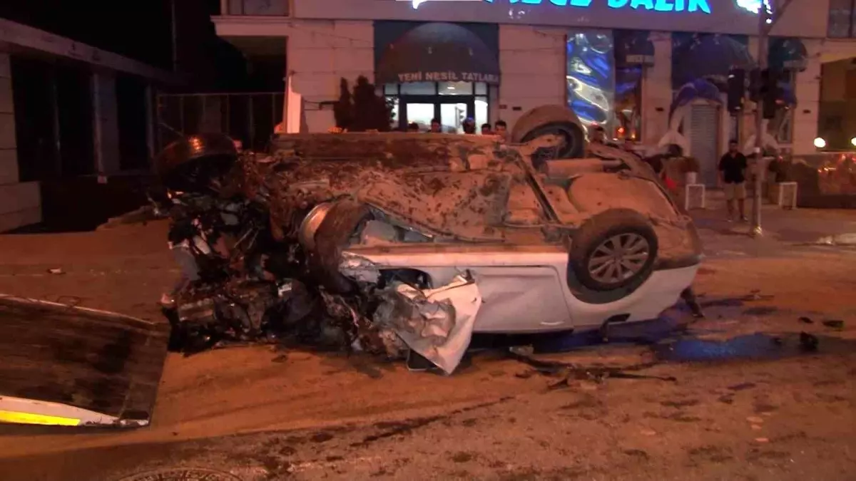 Ümraniye\'de Trafik Kazası: 2 Yaralı