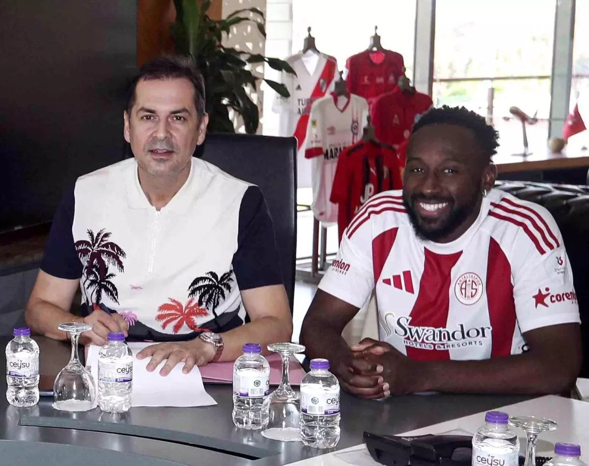 Antalyaspor Yohan Boli ile Anlaştı