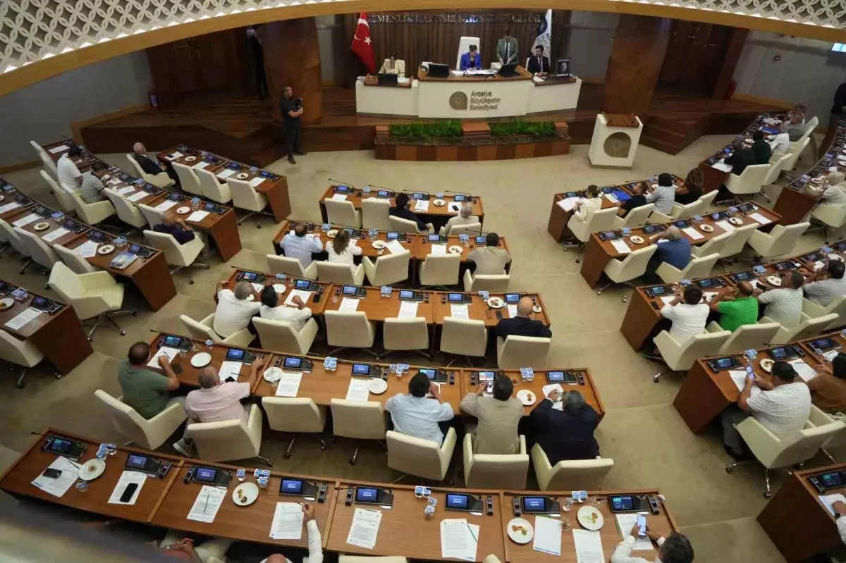 Antalya\'da Toplu Taşıma Ücretlerine Zam, Kreş ve Yurt Ücretleri Belirlendi