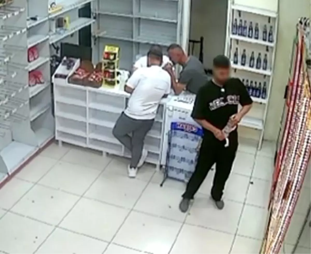 Arnavutköy\'de Hırsızlık Anı Kamerada