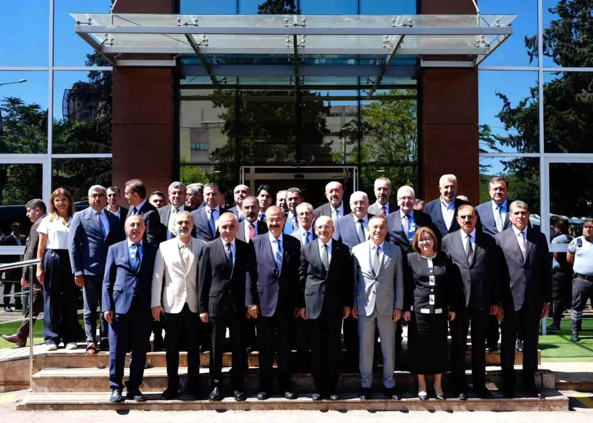 Bakan Şimşek, Gaziantep\'te ekonomi değerlendirme toplantılarına katıldı