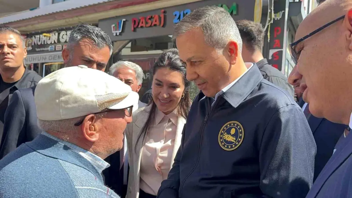 Bakan Yerlikaya Ağrı\'da Esnafla Buluştu