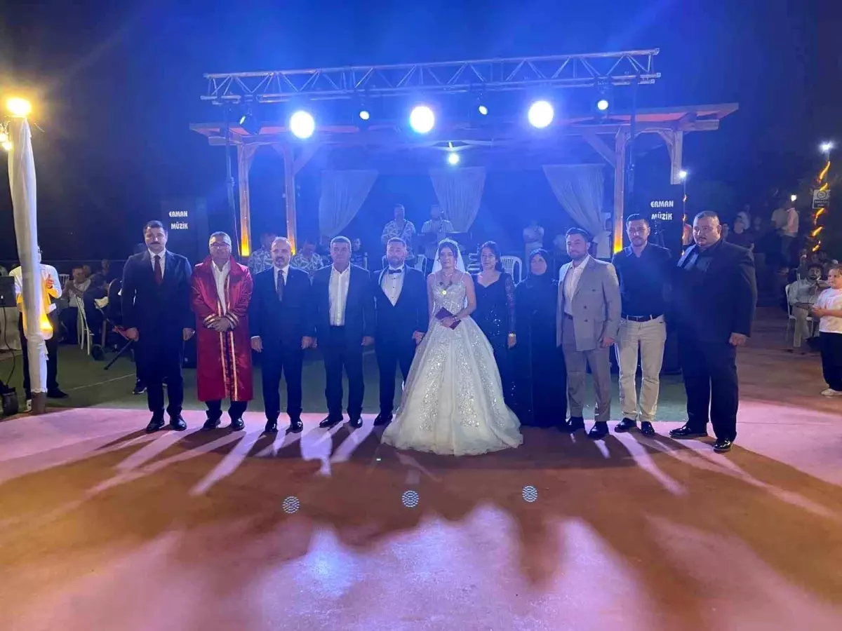 Bülent Turan Ayvacık\'ta Nikah Şahitliği Yaptı