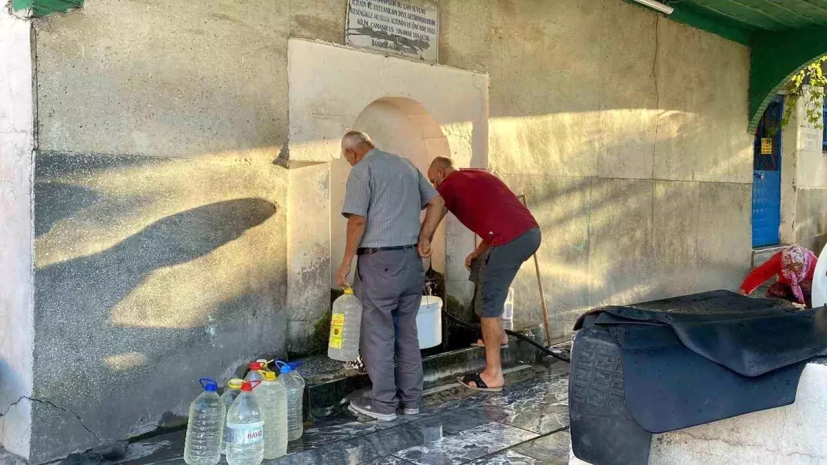 Eskişehir\'de Halka Açık Çeşmeler Ekonomik Temizlik İçin Kullanılıyor