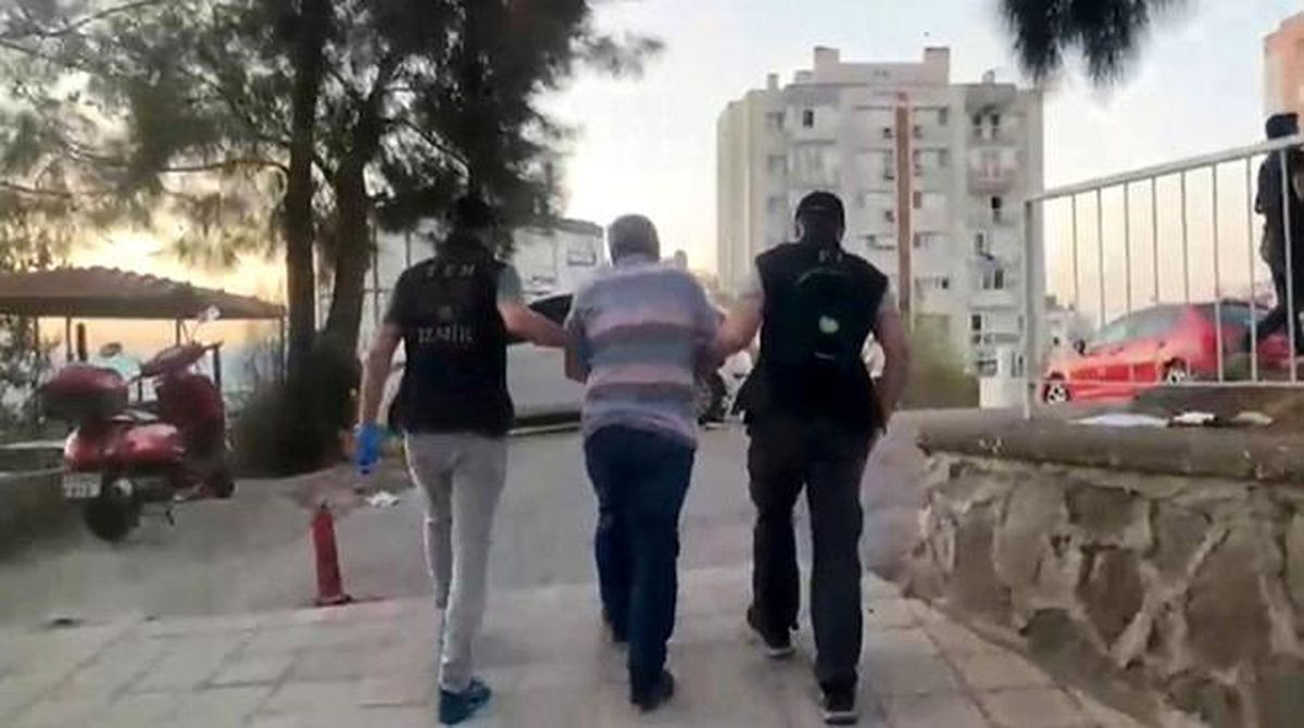 İzmir\'de Eş Zamanlı Operasyon: 115 Gözaltı