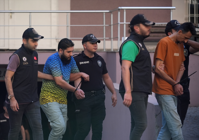 İzmir'deki karakol saldırısında 16 yaşındaki saldırgan ve babası da dahil 7 kişi tutuklandı