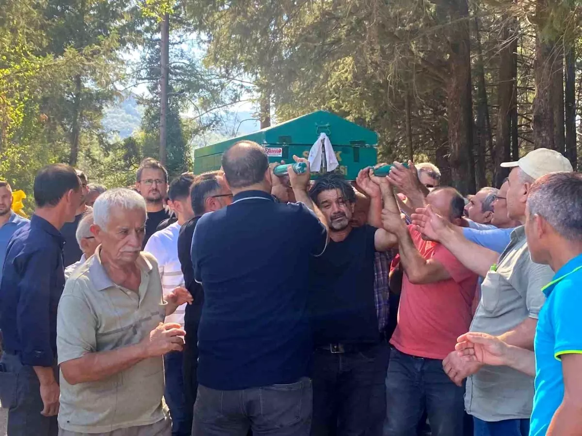 12 Yaşındaki Öğrenci Cenazesiyle Defnedildi